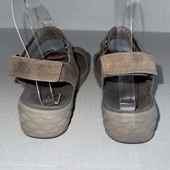 Cobb Hill By New Balance Light Brown Low Wedge Sandals - Picture 7 of 10